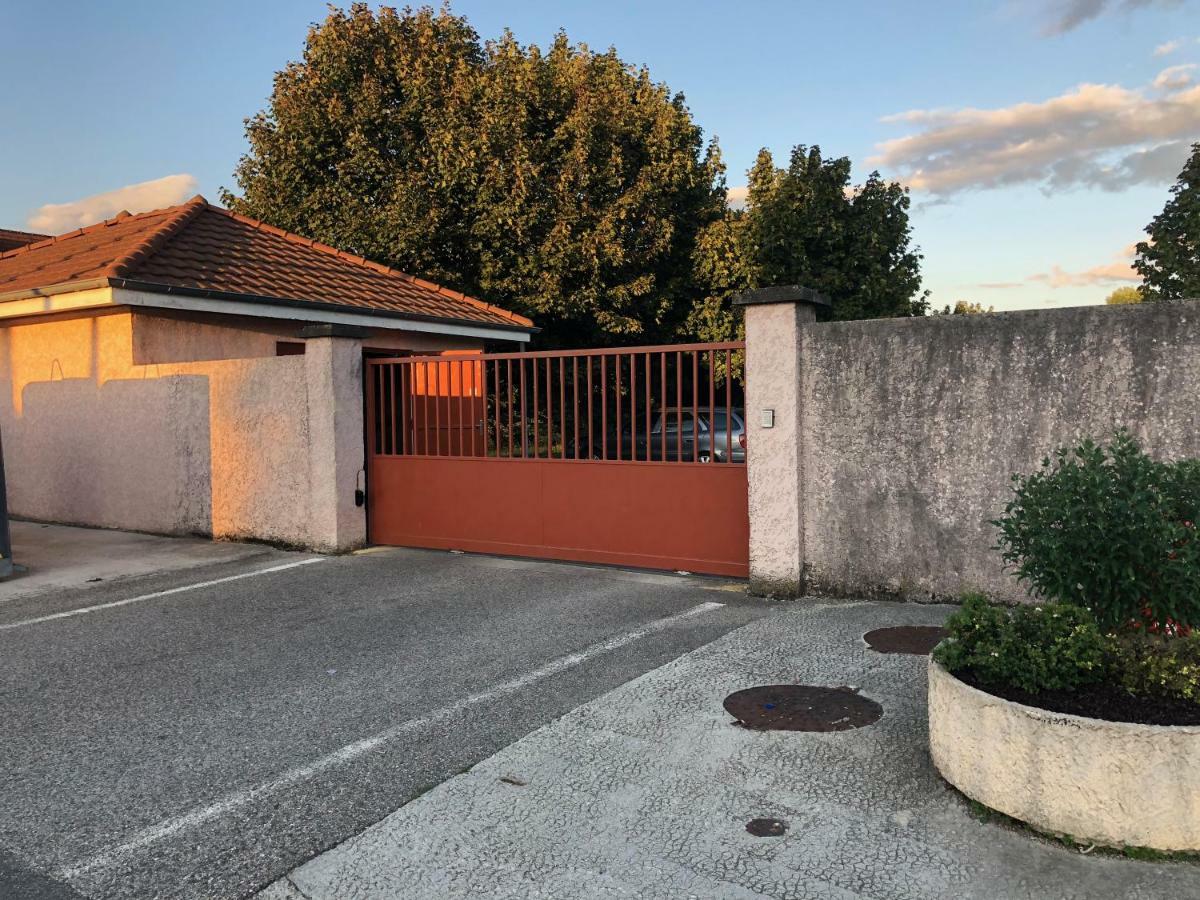 Appartement Au Milieu Des Lacs, Au Bord Du Guiers Aoste Exterior photo